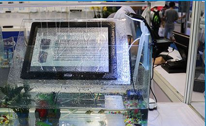 Poate fi folosită o tabletă obișnuită ca un PC cu panou industrial?