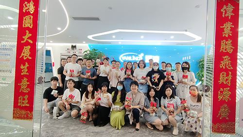 Voi să sărbătoresc un Festival Fericit de Barci Dragon!